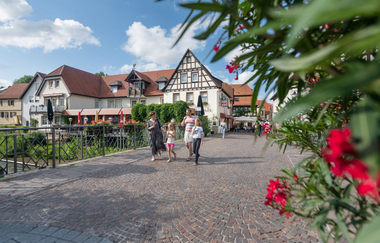 Fußgängerzone mit Menschen | © Stadt Sinsheim