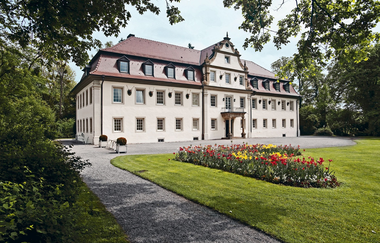 Das Jagdschloss in der Außenansicht | © Touristikgemeinschaft Hohenlohe e. V. | Wald & Schlosshotel Frieddrichsruhe