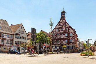 Marktplatz in Gaildorf mit dem Alten Rathaus und Fachwerkhäusern. | © Stadt Gaildorf