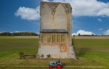 Anhäuser Mauer mit Traktor Bölgental | © Hohenlohe Schwäbisch Hall