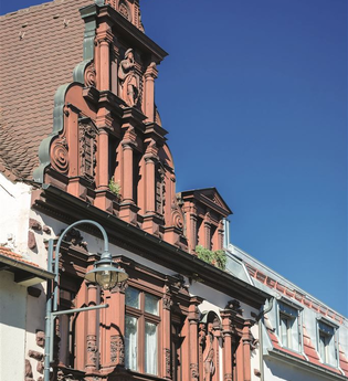 August Allert: Gebäudefassade