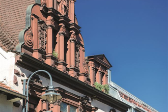 August Allert: Gebäudefassade