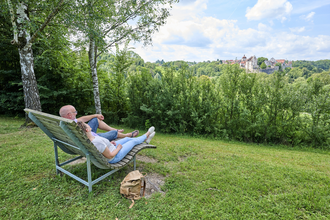 Panoramaliege mit Ausblick aufs Städtle von Vellberg | © Hohenlohe + Schwäbisch Hall Tourismus e. V.