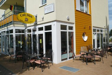 Außenansicht mit Terrasse der Bäckerei Bürk | Brackenheim | © Neckar-Zaber-Tourismus e.V.