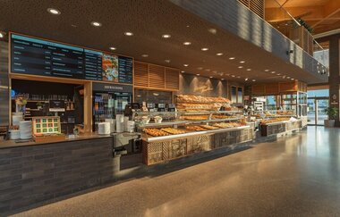 Die Theke ist hell und freundlich. | © Touristikgemeinschaft Hohenlohe e. V. | Härdtner Bäckerei-Café N GmbH