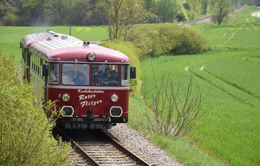 Krebsbachtalbahn - Ausflugsverkehr mit historischem Triebwagen | © Förderverein Krebsbachtalbahn e.V.