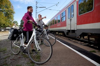 Bike & Bahn HeilbronnerLand | Bahnhof mit guter Zusteige-Möglichkeit für Radfahrer - auch mit E-Bike | © Touristikgemeinschaft HeilbronnerLand