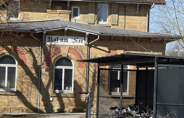 Rot am See Bahnhof Abstellmöglichkeiten Fahrräder_JuheTour_02 | © Hohenlohe + Schwäbisch Hall Tourismus e. V.