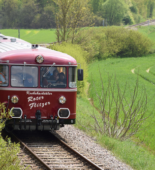 Krebsbachtalbahn - Ausflugsverkehr mit historischem Triebwagen | © Förderverein Krebsbachtalbahn e.V.