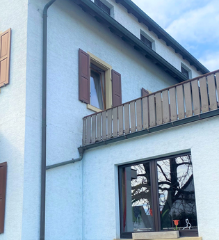 Außenansicht der Bahnhofgaststätte in Mauer