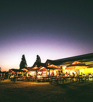 Weinstube Amalienhof - Panoramaterrasse in bester Aussichtslage | Schmeck-den-Süden | Beilstein | HeilbronnerLand | © Weinstube Amalienhof