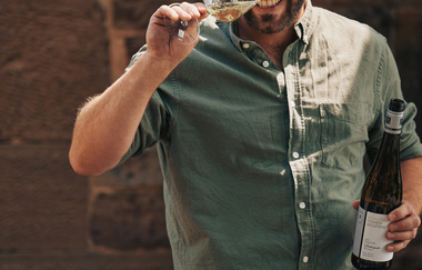 Inhaber Joscha Dippon in seinem Element | © Schlossgut Hohenbeilstein