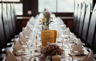 Burg Guttenberg gedeckte Tafel | Haßmersheim | HeilbronnerLand | © Burg Guttenberg