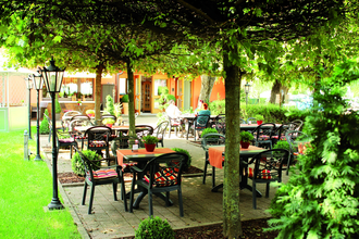 Außenterrasse mit schöner Begrünung | © Touristikgemeinschaft Hohenlohe e. V. | Philipp-Maurice Föll