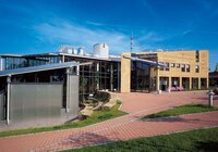 Auf dem Bild ist das Bürgerzentrum in Brackenheim zu sehen in seitlicher Ansicht von rechts | © Stadt Brackenheim | Clauda Fy