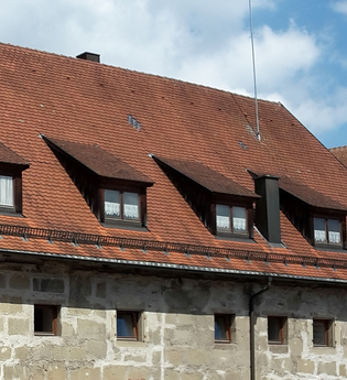 Historische Gebäude in Gaildorf mit Fachwerk und roten Dächern. | © Stadt Gaildorf