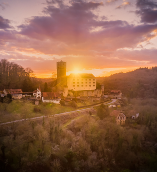 Burg Guttenberg mit Greifenwarte, Burgmuseum & Burgschenke | Haßmersheim | Neckartal | © Burg Guttenberg