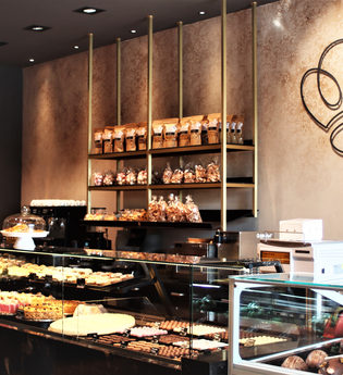 Theke im Café am Markt in Schwäbisch Hall | © Hohenlohe + Schwäbisch Hall Tourismus e. V.