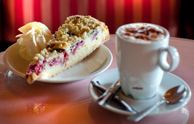 Kaffe und Kuchen | © Café am Solebad