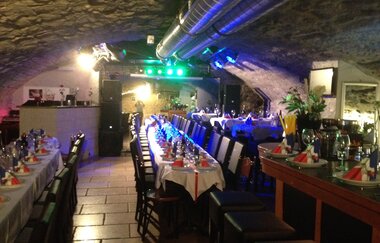 Im Keller gibt es Events in festlicher Atmosphäre | © Touristikgemeinschaft Hohenlohe e. V. | Café de Paris