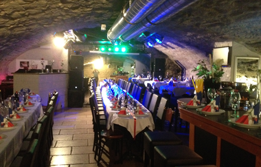 Im Keller gibt es Events in festlicher Atmosphäre | © Touristikgemeinschaft Hohenlohe e. V. | Café de Paris