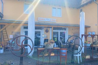 Vorderansicht des Café Polly