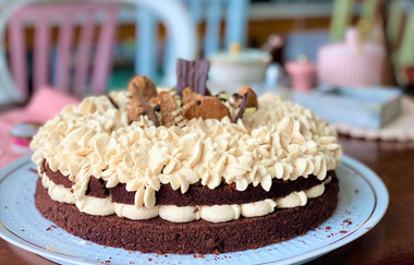 Kuchen auf einem Präsentierteller