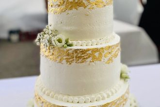 Semi Naked Cake, dekoriert mit echtem Blattgold | © Thomas Siller