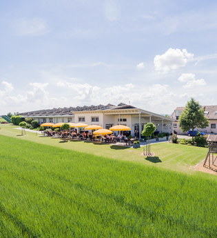 Außenbereich | Hofcafé Weingut Kurz | Heilbronn | HeilbronnerLand | © Hofcafé Kurz