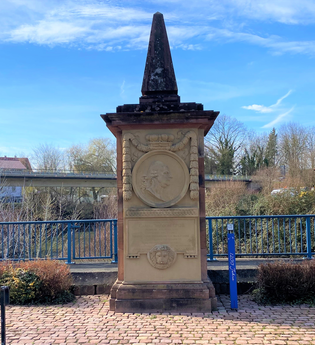 Carl Theodor Denkmal auf der Elsenzbrücke