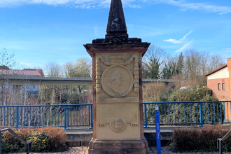 Carl Theodor Denkmal auf der Elsenzbrücke
