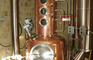 Ein Blick hinter die Kulissen auf den Brennkessel der Familie Dietz am Tag der offenen Brennereien in Pfedelbach | © Touristikgemeinschaft Hohenlohe e.V. | Roland Dietz