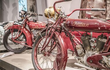 Indian-Motorräder aus der Vorkriegszeit | © DEMOMU