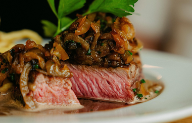 Die Krone in Sulzbach-Laufen: Speisen im Restaurant | © Hohenlohe Schwäbisch Hall, Reinhard Philipp