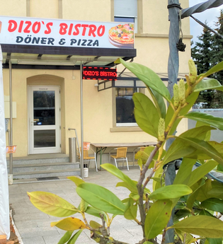 Eingang und Beschilderung des DiZo´s Bistro.