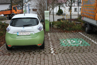 E-Auto und E-Bike Ladestation Autohaus beim Fachwerkhaus Zeutern