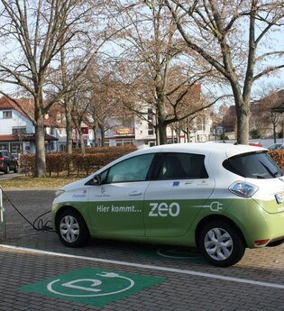 E-Auto und E-Bike Ladestation Kirchplatz Weiher