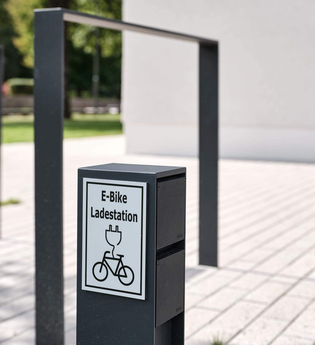 E-Bike Ladestation am Bürgerhaus Oberginsbach | © TMBW
