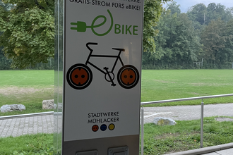 E-Bike-Ladestation am Hallenbad Mühlacker | © Stadt Mühlacker