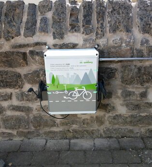 E-Bike Ladestation am Schloss-Café Kraichtal-Gochsheim | © Land der 1000 Hügel - Kraichgau-Stromberg