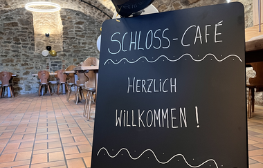 E-Bike Ladestation am Schloss-Café Kraichtal-Gochsheim | © Land der 1000 Hügel - Kraichgau-Stromberg