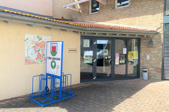 E Bike Ladestation an der Gemeindebücherei in Mauer
