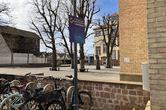 Fahrradabstellmöglichkeiten und E-Bike Ladestation