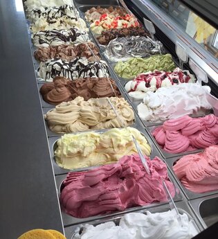 Eiscafé Adria Eschelbach Eistheke
