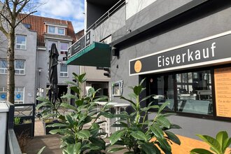 Außenbereich des Eiscafés Saloni