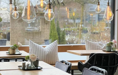 Inneneinrichtung des Cafés