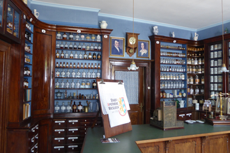 Erste Tankstelle der Welt in der Stadt-Apotheke Wiesloch | © Beate Otto