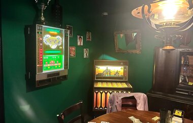 Pokerrunde im Escape Room Uschis Bar | © millenium lab GmbH