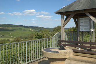Aussichtspunkt mit Sonnenuhr am Eselsberg | Deinenbachtal | Flein | © Touristikgemeinschaft HeilbronnerLand