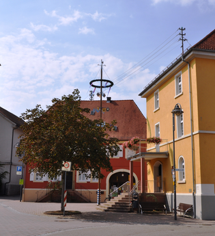 Blick auf den Marktplatz und die evangelische Kirche | © Gemeinde Eschelbronn
